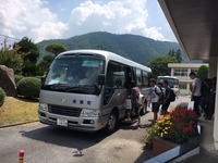 バスで水源公園へ
