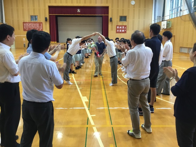 ２