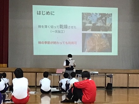 ４