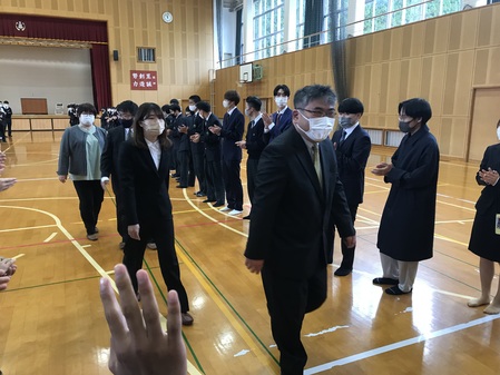 ５